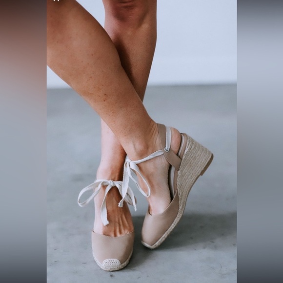 Oasis Society Shoes - Oasis Society Espadrille Wedge Size 10 Cedar Wood Closed Toe Lace Up Open Back